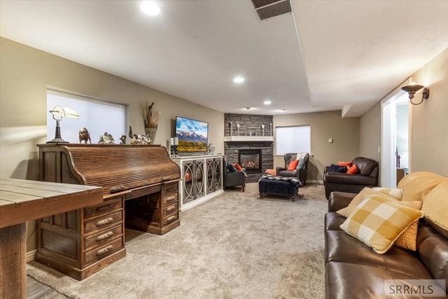 1649 Sunny Pine Way, Idaho Falls, ID 83404