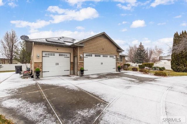 1649 Sunny Pine Way, Idaho Falls, ID 83404