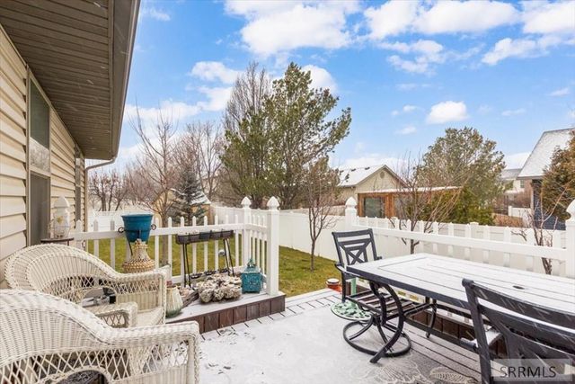 1649 Sunny Pine Way, Idaho Falls, ID 83404