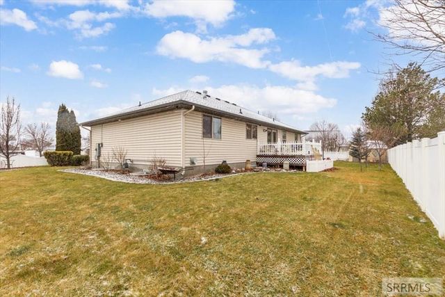 1649 Sunny Pine Way, Idaho Falls, ID 83404