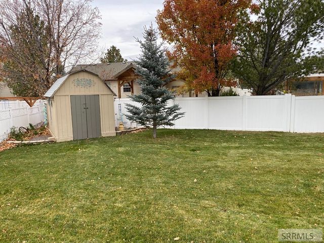 1649 Sunny Pine Way, Idaho Falls, ID 83404