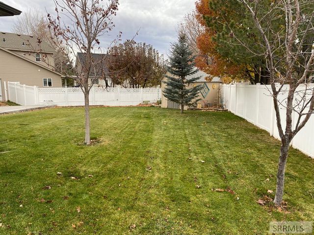 1649 Sunny Pine Way, Idaho Falls, ID 83404