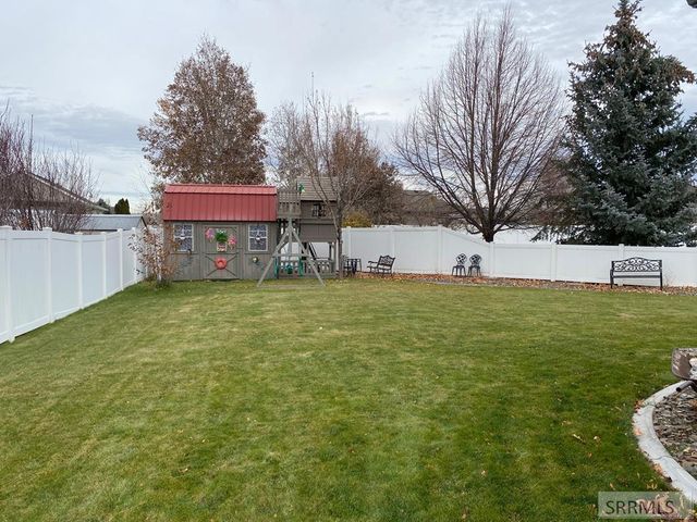 1649 Sunny Pine Way, Idaho Falls, ID 83404
