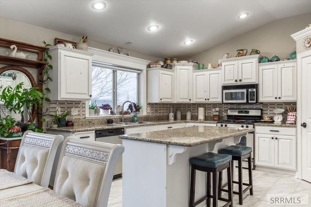 1649 Sunny Pine Way, Idaho Falls, ID 83404