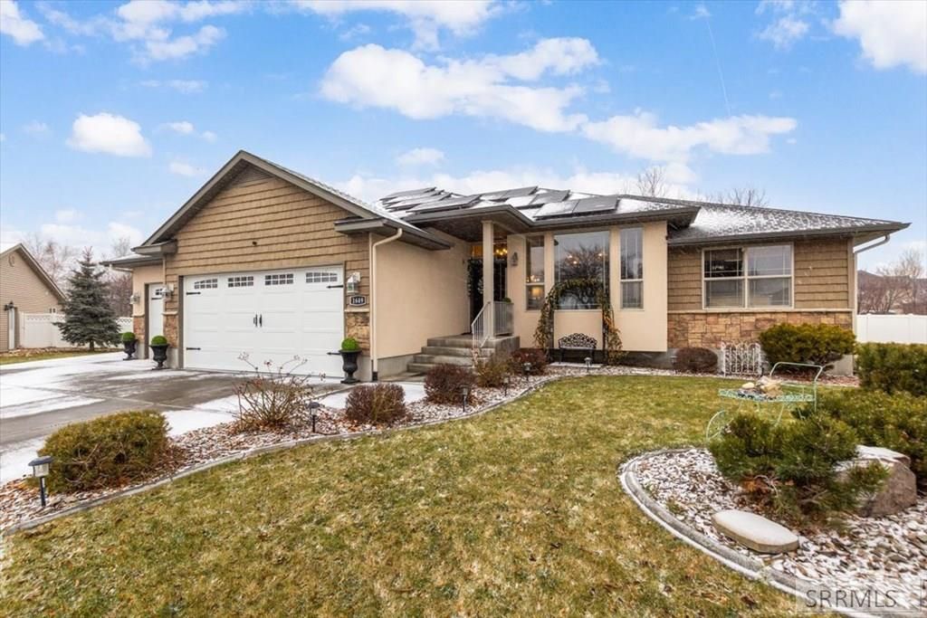 Image 2 of property listing at 1649 Sunny Pine Way, Idaho Falls, ID 83404