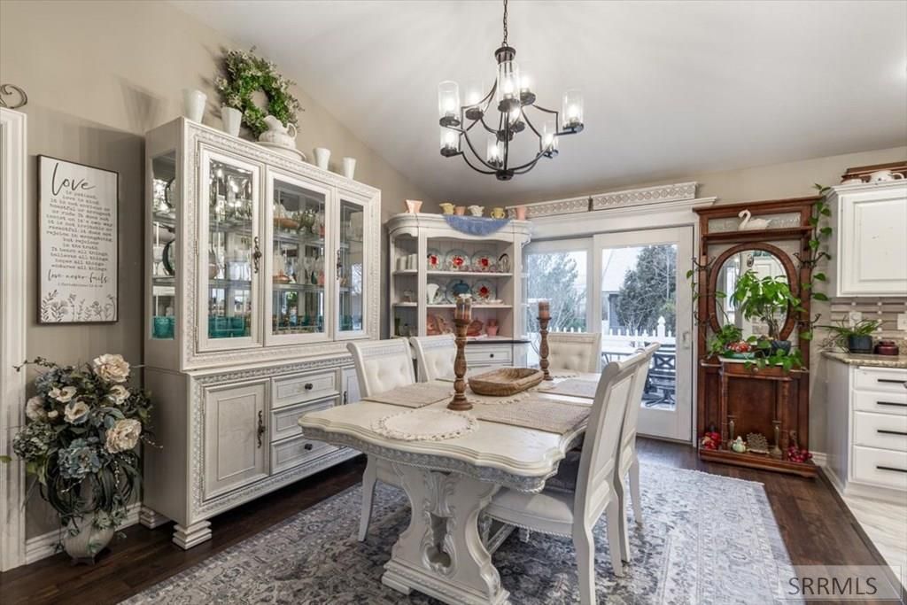 Image 8 of property listing at 1649 Sunny Pine Way, Idaho Falls, ID 83404