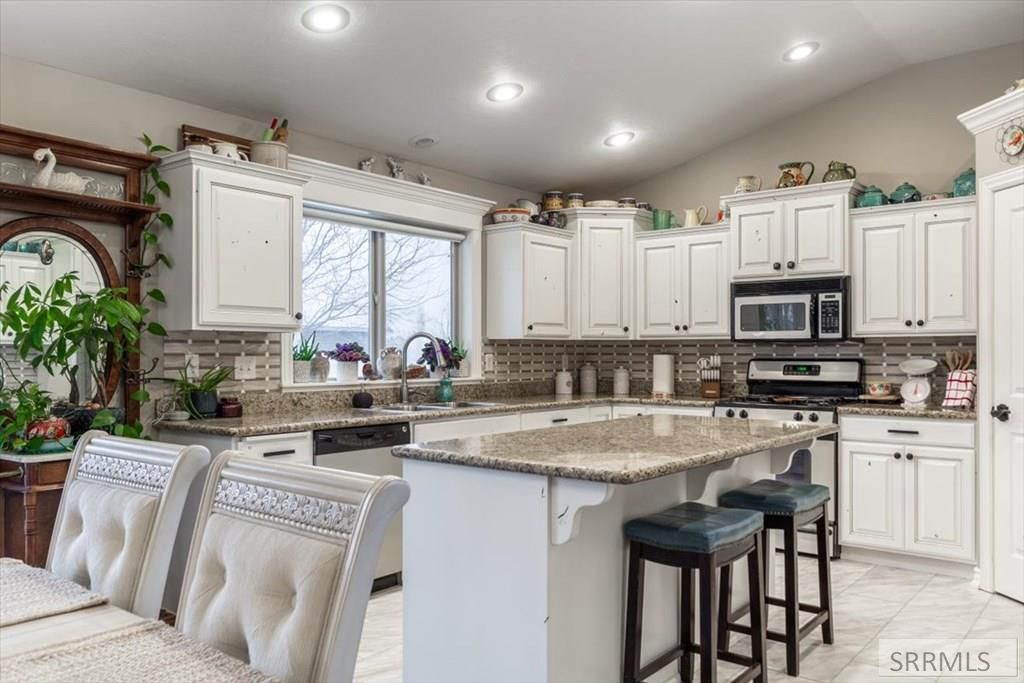 Image 9 of property listing at 1649 Sunny Pine Way, Idaho Falls, ID 83404