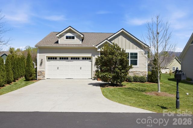 82 Blacksmith Run Drive, Hendersonville, NC 28792
