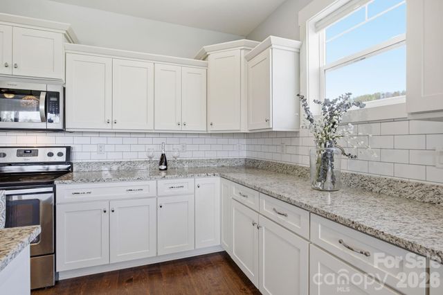 82 Blacksmith Run Drive, Hendersonville, NC 28792