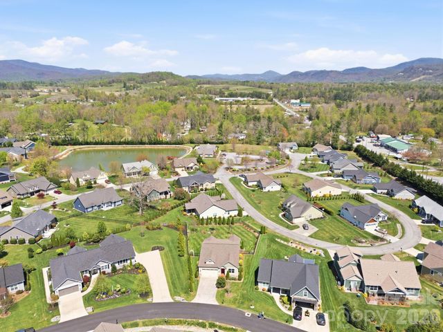 82 Blacksmith Run Drive, Hendersonville, NC 28792