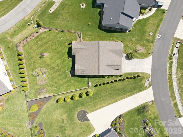 82 Blacksmith Run Drive, Hendersonville, NC 28792