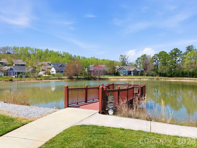 82 Blacksmith Run Drive, Hendersonville, NC 28792