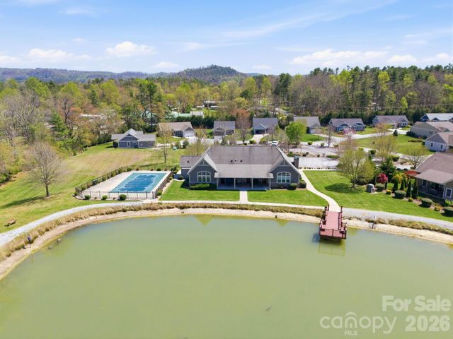 82 Blacksmith Run Drive, Hendersonville, NC 28792