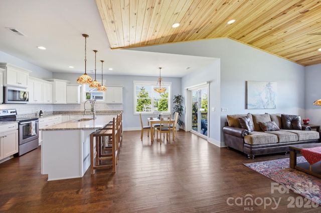 82 Blacksmith Run Drive, Hendersonville, NC 28792
