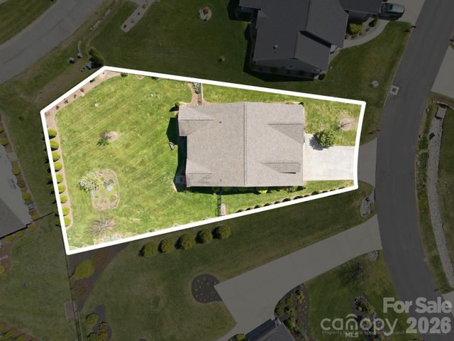 82 Blacksmith Run Drive, Hendersonville, NC 28792