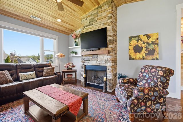 82 Blacksmith Run Drive, Hendersonville, NC 28792
