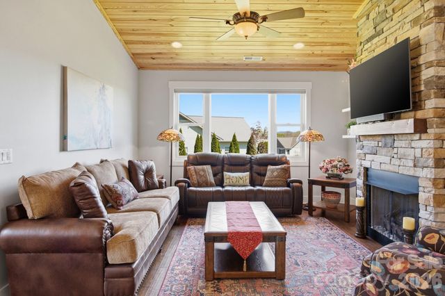 82 Blacksmith Run Drive, Hendersonville, NC 28792