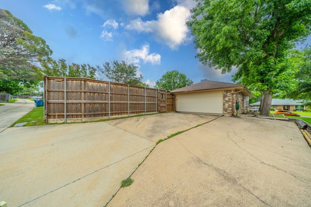 1605 Brighton Drive, Carrollton, TX 75007