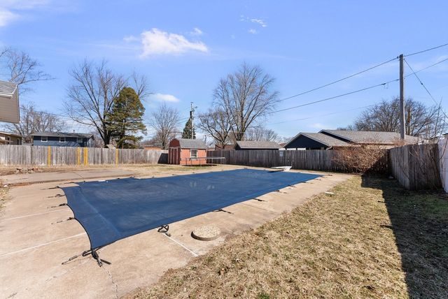 2913 Avalon Drive, Bettendorf, IA 52722