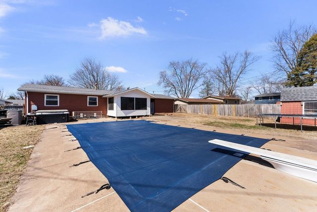 2913 Avalon Drive, Bettendorf, IA 52722