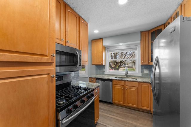 2913 Avalon Drive, Bettendorf, IA 52722