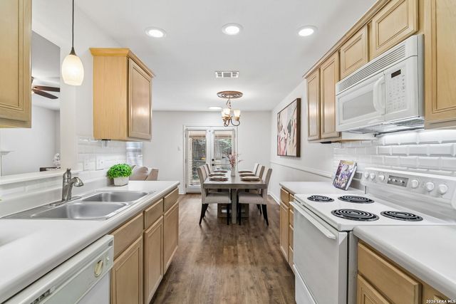 6058 Gaelic, San Antonio, TX 78240