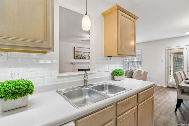 6058 Gaelic, San Antonio, TX 78240