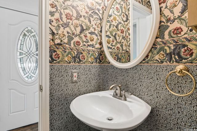 6058 Gaelic, San Antonio, TX 78240