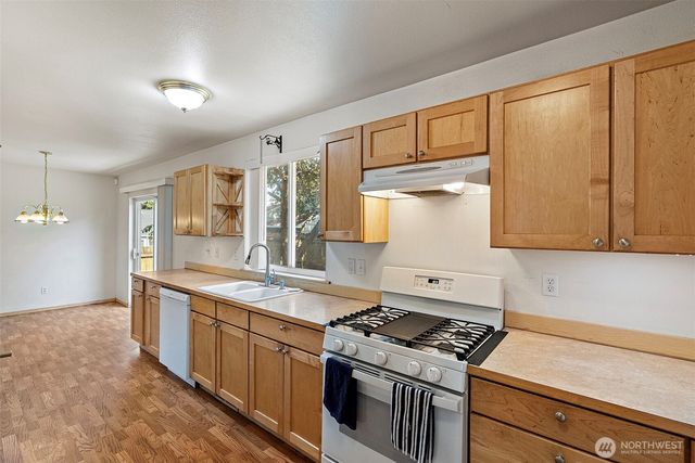 865 S 52nd Street, Tacoma, WA 98408
