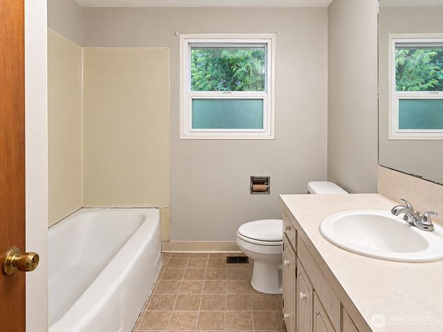 3060 S 154th Street, Seatac, WA 98188