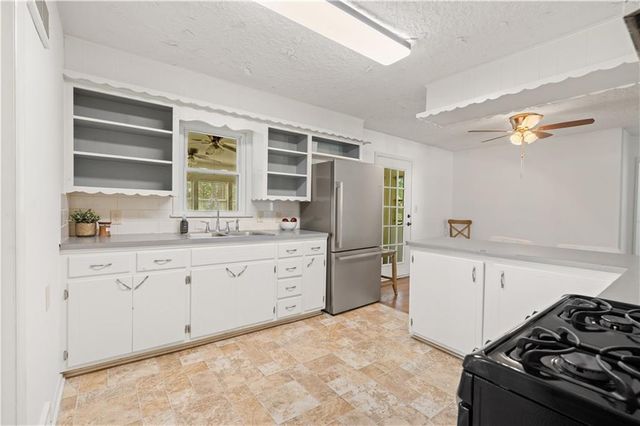 8505 Penner Avenue, De Soto, KS 66018