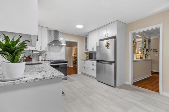 235 Ellsworth PLACE, Waukesha, WI 53186