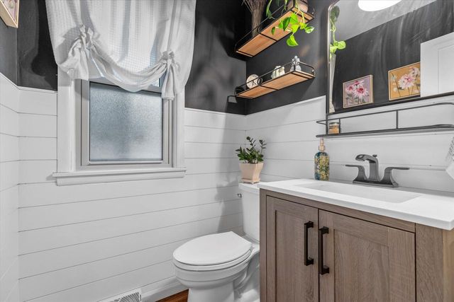 235 Ellsworth PLACE, Waukesha, WI 53186