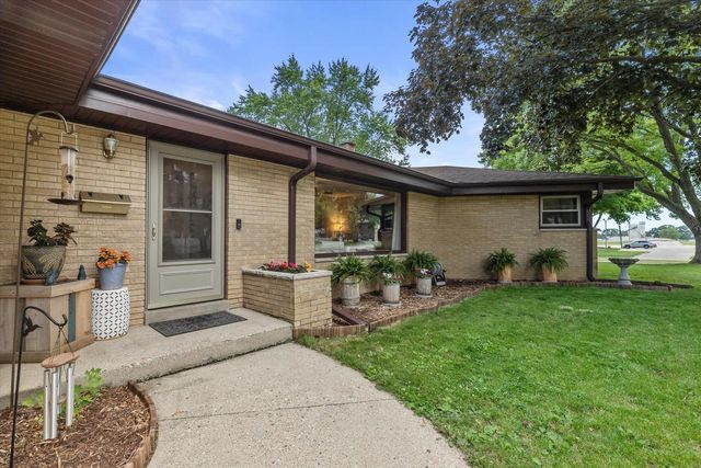 235 Ellsworth PLACE, Waukesha, WI 53186