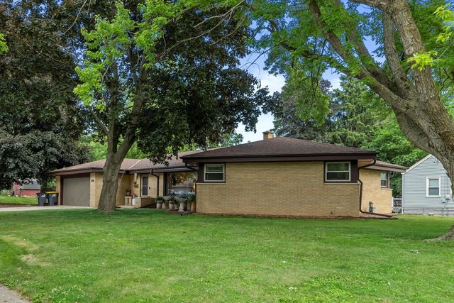 235 Ellsworth PLACE, Waukesha, WI 53186
