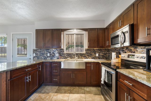 595 Socorro Drive SW, Los Lunas, NM 87031