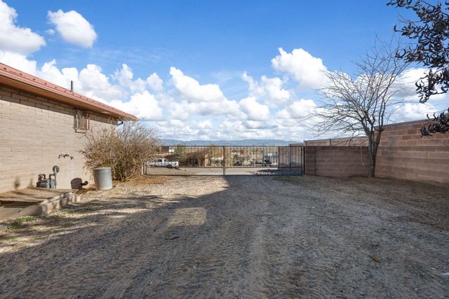 595 Socorro Drive SW, Los Lunas, NM 87031