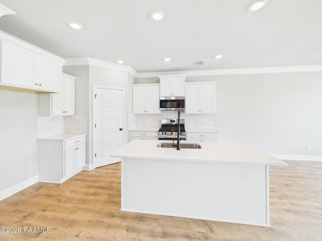 114 Belle Lake Drive, Lafayette, LA 70506