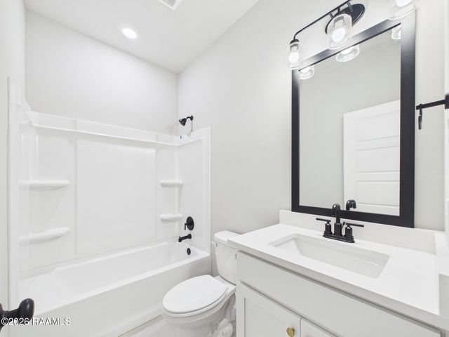 114 Belle Lake Drive, Lafayette, LA 70506