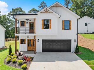 176 Llewellyn St, Clarkesville, GA 30523