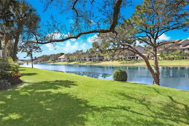 16671 N Traders Xing N 121, Jupiter, FL 33477