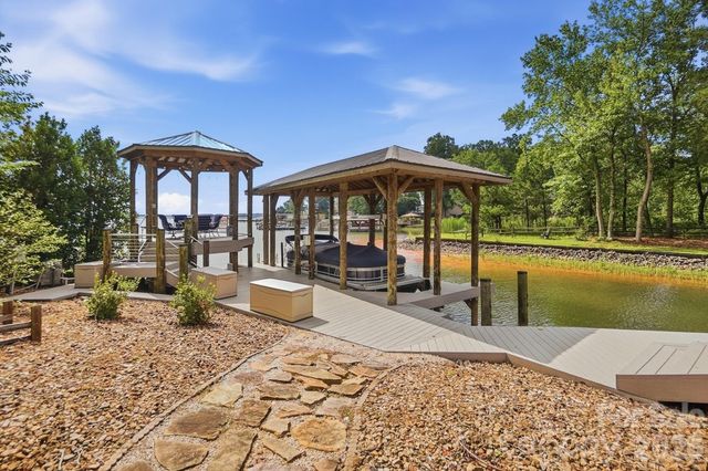 3210 Lake Shore Road S, Denver, NC 28037
