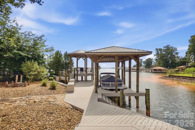 3210 Lake Shore Road S, Denver, NC 28037