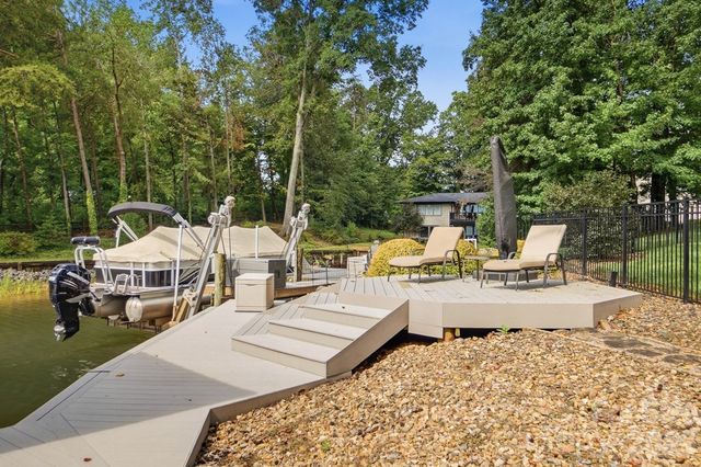3210 Lake Shore Road S, Denver, NC 28037