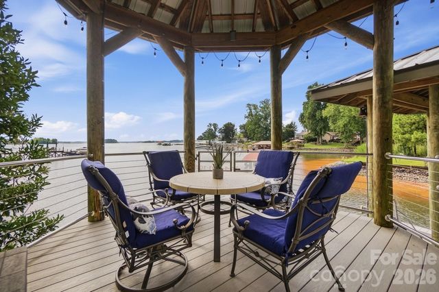 3210 Lake Shore Road S, Denver, NC 28037