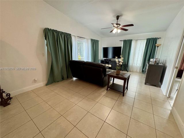 5534 S Lakewood Cir S H, Margate, FL 33063