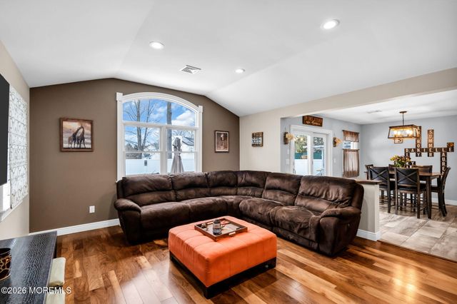 7 Pennsylvania Avenue, Jackson, NJ 08527