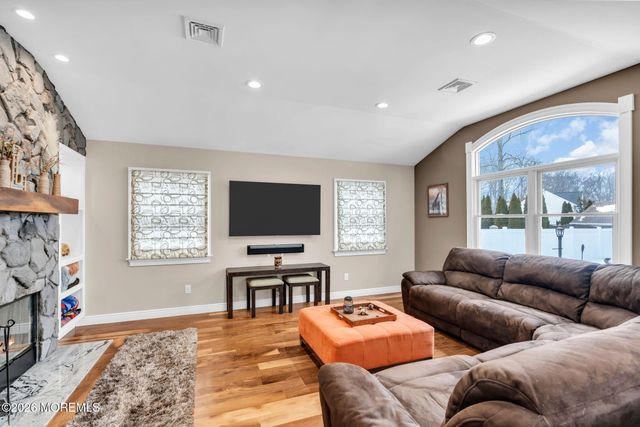 7 Pennsylvania Avenue, Jackson, NJ 08527