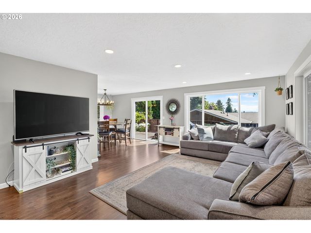 985 Nw 3RD St, Gresham, OR 97030