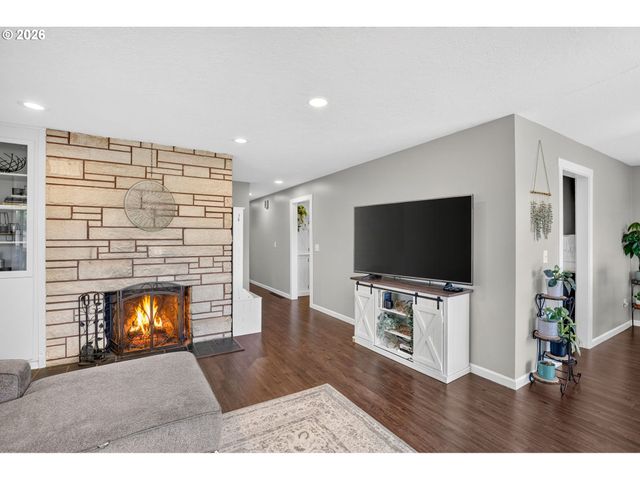 985 Nw 3RD St, Gresham, OR 97030